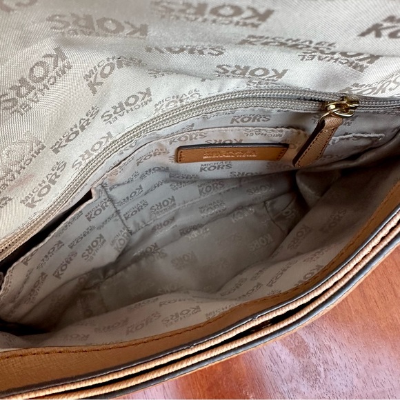 Michael Kors Bedford Medium Tassle Saddle Bag - Picture 9 of 11